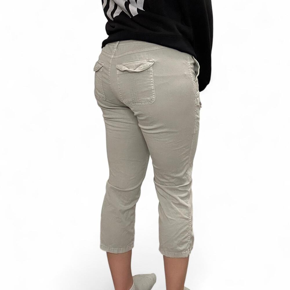 2000s Sonoma Gray Cargo Capri Pants Size 6 Petite - Picture 4 of 6